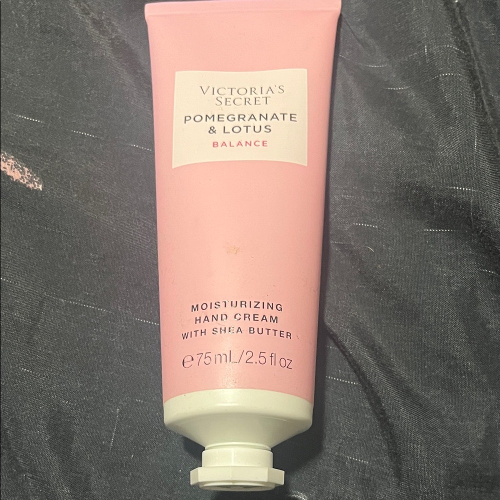 Victoria's Secret Pomegranate & Lotus Hand Cream - Pink
